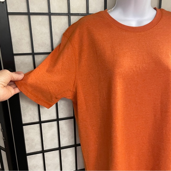 North face, men’s athletic training shirt size medium (NWT) - Picture 3 of 6